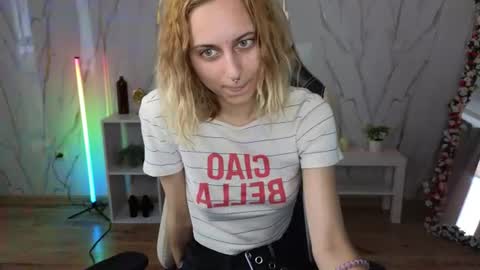 Snapshot of hollyy_pollyyyy chatting on July 2026 03:54:02 AM Polly online show from July 2026 03:54:02 AM