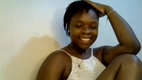 holy_ebony online show from June 2026 04:42:01 PM