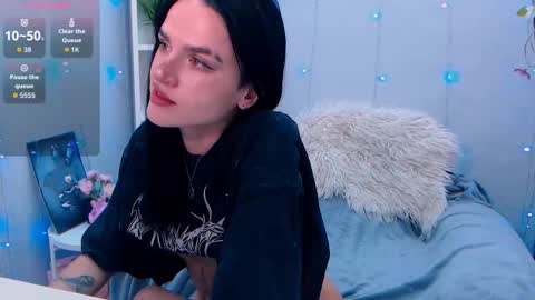 Snapshot of holy_girl_x chatting on November 2025 02:01:02 AM Holy girl online show from November 2025 02:01:02 AM