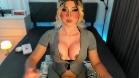 Miss Gia online show from July 2026 01:27:01 AM