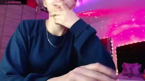 Juli online show from September 2025 03:28:01 AM