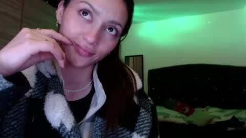 holy_julii online show from June 2026 03:39:02 AM