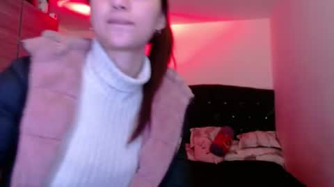 holy_julii online show from June 2026 04:10:02 AM