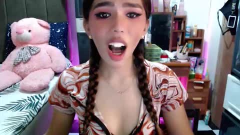 Snapshot of holy_molly1 chatting on November 2025 01:10:02 PM holy_molly1 online show from November 2025 01:10:02 PM