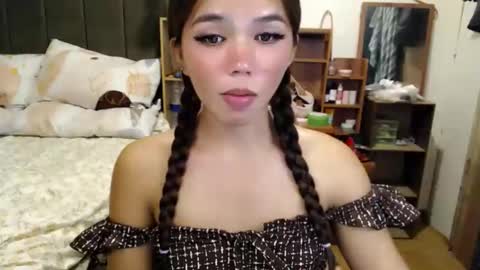 holy_molly1 online show from May 2026 02:44:02 PM