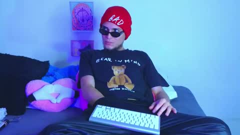      online show from December 2025 01:53:01 PM