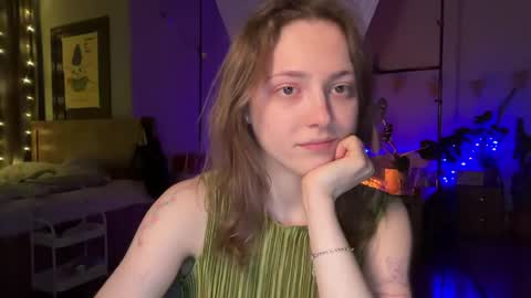 Snapshot of holydori chatting on April 2026 08:33:01 PM dori not holy get my tg channel with link from description under last photo online show from April 2026 08:33:01 PM