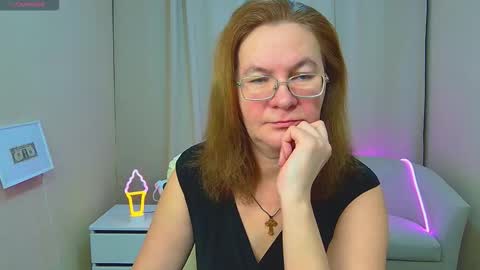 Snapshot of holymilfa chatting on February 2026 04:44:01 AM holymilfa online show from February 2026 04:44:01 AM