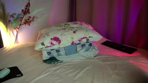 Snapshot of holyyy_fuck chatting on March 2025 03:39:01 PM Vicky my another account here - desperate clit online show from March 2025 03:39:01 PM