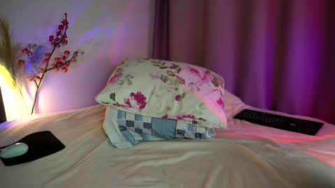 Snapshot of holyyy_fuck chatting on March 2025 05:18:02 PM Vicky my another account here - desperate clit online show from March 2025 05:18:02 PM