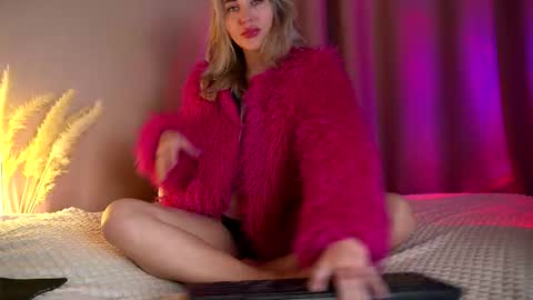 Snapshot of holyyy_fuck chatting on September 2025 07:04:01 PM Vicky my another account here - desperate clit online show from September 2025 07:04:01 PM