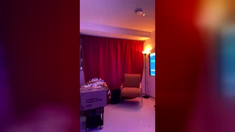 honeeeey_ online show from August 2026 12:01:01 AM