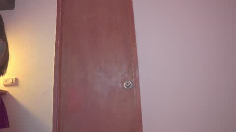 honeeeey_ online show from August 2026 11:06:02 PM