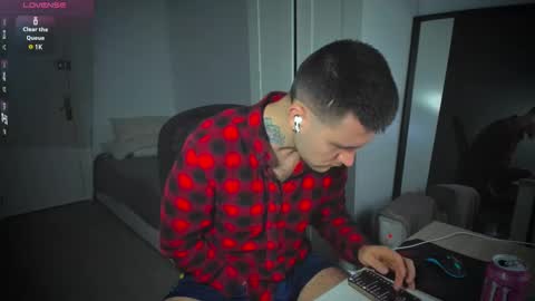 Snapshot of honestandrew chatting on March 2025 07:05:02 AM Andrew online show from March 2025 07:05:02 AM