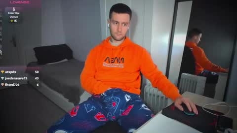 Snapshot of honestandrew chatting on March 2025 09:44:02 AM Andrew online show from March 2025 09:44:02 AM