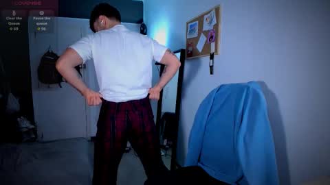 Snapshot of honestandrew chatting on January 2026 07:35:01 AM Andrew online show from January 2026 07:35:01 AM