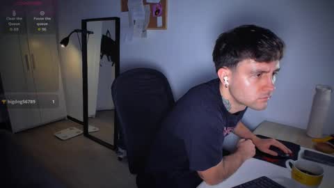 Snapshot of honestandrew chatting on February 2026 08:30:02 AM Andrew online show from February 2026 08:30:02 AM