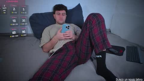 Snapshot of honestandrew chatting on February 2026 08:04:02 AM Andrew online show from February 2026 08:04:02 AM