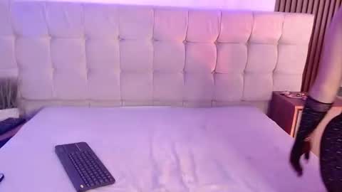 honey_as online show from July 2026 08:50:01 PM
