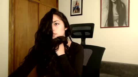 Snapshot of honey_aynur chatting on June 2026 06:18:02 PM Honey Aynu online show from June 2026 06:18:02 PM
