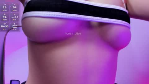 Snapshot of honey_bitee chatting on February 2026 01:09:01 AM Hi Im Annie vic Your dreams came true online show from February 2026 01:09:01 AM