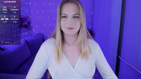 Snapshot of honey_blondee chatting on March 2026 08:44:01 PM Tammy online show from March 2026 08:44:01 PM