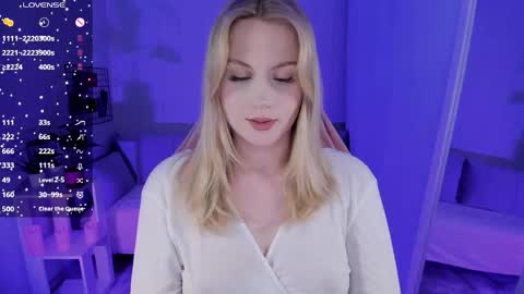 Snapshot of honey_blondee chatting on April 2026 10:48:02 PM Tammy online show from April 2026 10:48:02 PM