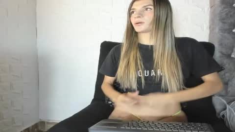 honey_darcy online show from June 2026 04:58:02 AM