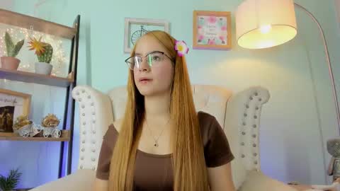 Snapshot of honey_fox01 chatting on February 2026 12:40:02 AM HONEY online show from February 2026 12:40:02 AM