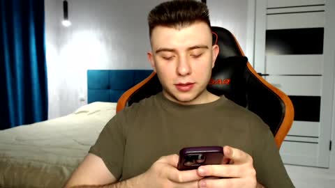 Snapshot of honey_furry chatting on December 2024 09:20:01 PM Wolfy online show from December 2024 09:20:01 PM