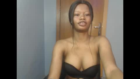 Snapshot of honey_juicydoll chatting on October 2025 06:33:01 AM Sonia online show from October 2025 06:33:01 AM
