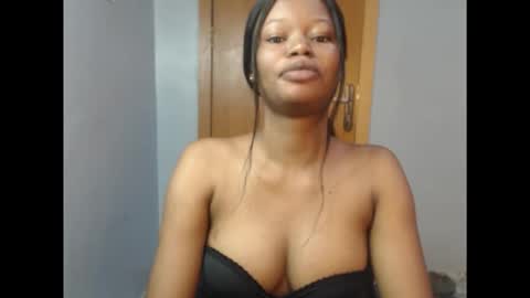 Snapshot of honey_juicydoll chatting on October 2025 07:06:01 AM Sonia online show from October 2025 07:06:01 AM