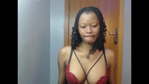 Snapshot of honey_juicydoll chatting on October 2025 06:25:01 AM Sonia online show from October 2025 06:25:01 AM