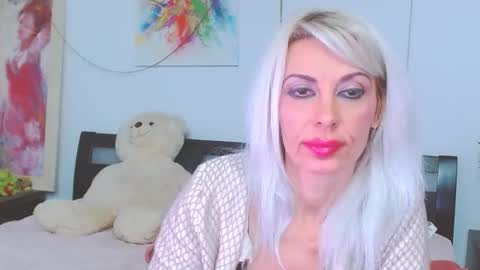 Snapshot of honey_lara chatting on January 2026 01:20:02 AM honey_lara online show from January 2026 01:20:02 AM
