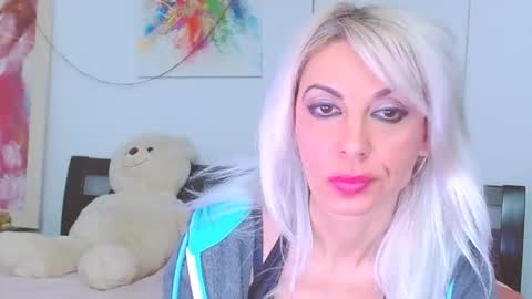 Snapshot of honey_lara chatting on January 2026 11:10:01 PM honey_lara online show from January 2026 11:10:01 PM