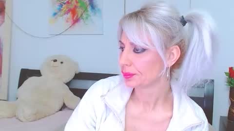 Snapshot of honey_lara chatting on February 2026 02:06:02 AM honey_lara online show from February 2026 02:06:02 AM