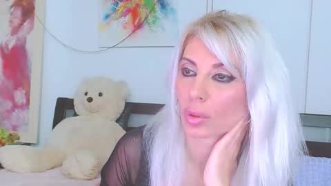 honey_lara online show from April 2026 08:51:01 PM
