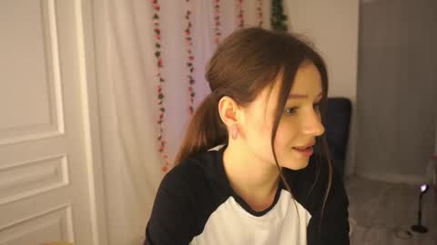 honey_pixie online show from March 2025 11:05:01 PM