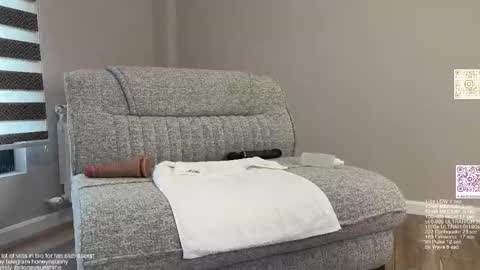 Snapshot of honey_sunshine chatting on May 2026 08:33:02 AM Jenyanew vid how I squirt in forest in bio online show from May 2026 08:33:02 AM
