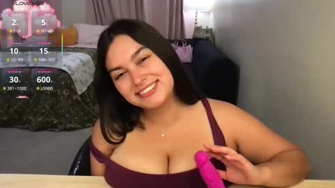 Snapshot of honey_tia chatting on September 2025 08:42:01 PM Tia online show from September 2025 08:42:01 PM