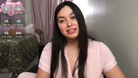 Snapshot of honey_tia chatting on December 2025 04:19:01 AM Tia online show from December 2025 04:19:01 AM