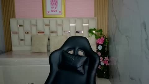 HONEY  online show from June 2026 01:14:01 PM