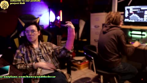 Snapshot of honeyand_thebear chatting on December 2024 03:27:02 AM Honey and Bear online show from December 2024 03:27:02 AM