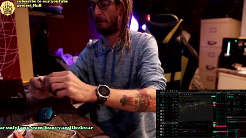 Snapshot of honeyand_thebear chatting on December 2024 01:45:02 PM Honey and Bear online show from December 2024 01:45:02 PM