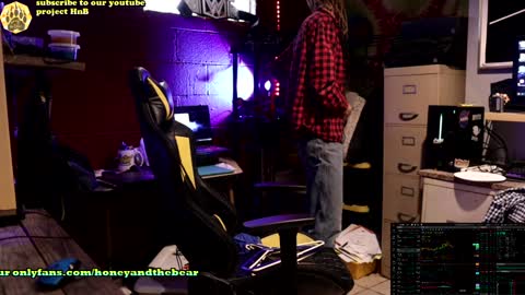 Snapshot of honeyand_thebear chatting on December 2024 05:08:01 PM Honey and Bear online show from December 2024 05:08:01 PM