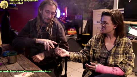 Snapshot of honeyand_thebear chatting on December 2024 04:22:02 AM Honey and Bear online show from December 2024 04:22:02 AM