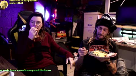 Snapshot of honeyand_thebear chatting on December 2024 03:16:02 AM Honey and Bear online show from December 2024 03:16:02 AM