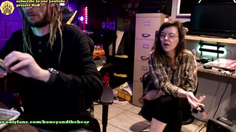 Snapshot of honeyand_thebear chatting on December 2024 03:53:01 AM Honey and Bear online show from December 2024 03:53:01 AM