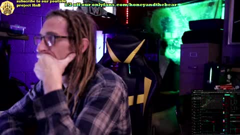 Snapshot of honeyand_thebear chatting on January 2025 01:03:01 PM Honey and Bear online show from January 2025 01:03:01 PM