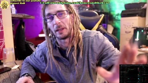 Snapshot of honeyand_thebear chatting on February 2025 03:59:02 PM Honey and Bear online show from February 2025 03:59:02 PM